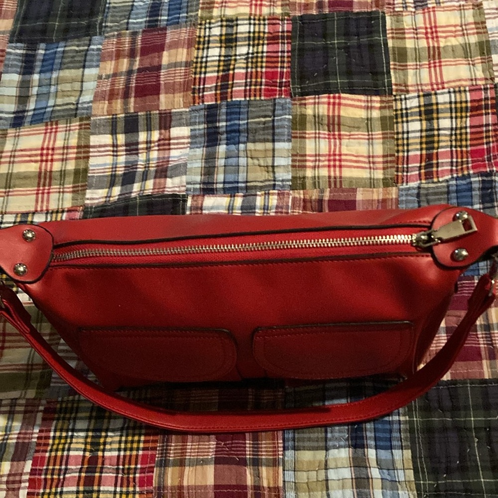 New red in color pocketbook - Picture 3 of 5